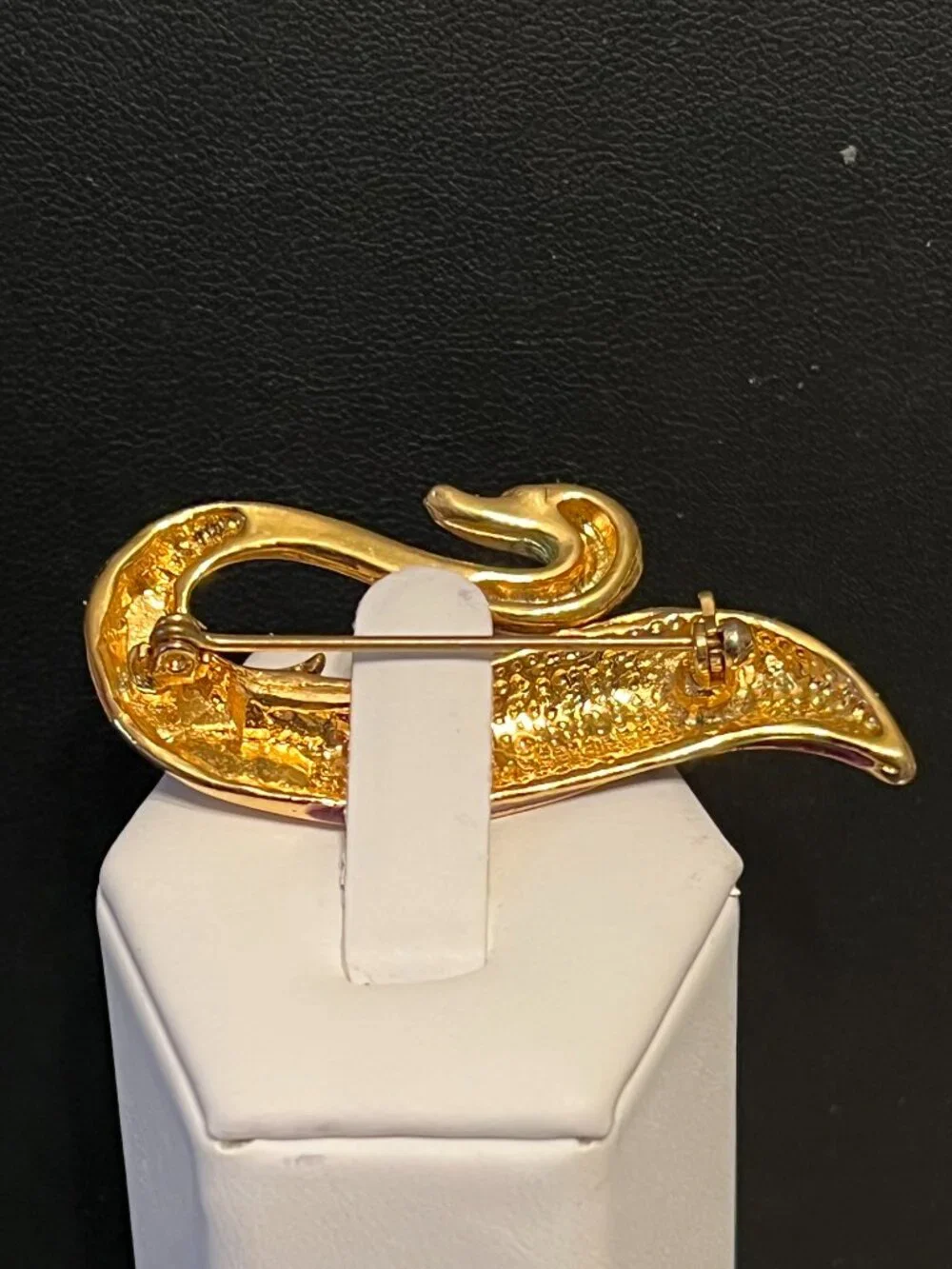 Goldplated Swan W/Enamel Belly Brooch/Pin (222)